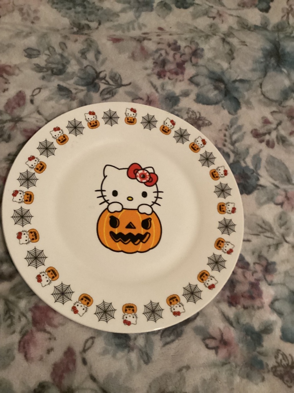 New Halloween Hello Kitty Plate with Jack o Lantern and Bats